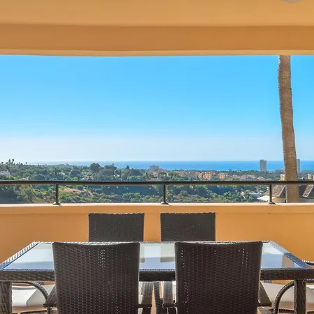 Elveria Hills Excellent Views Apartment